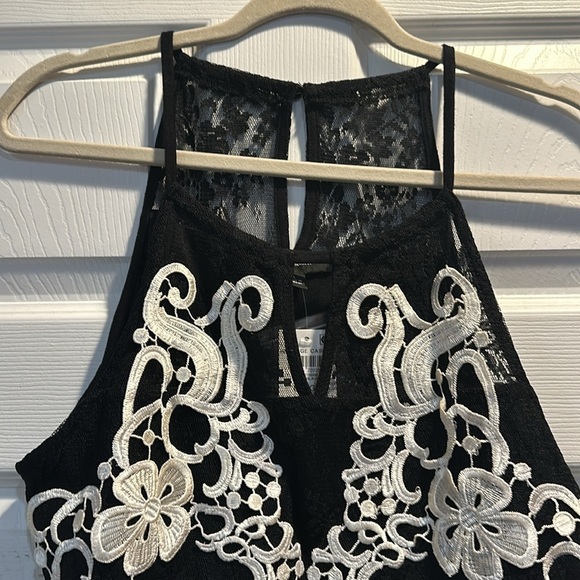 NWT! INC Black and White Floral Lace Halter Tank Top L - Picture 4 of 8